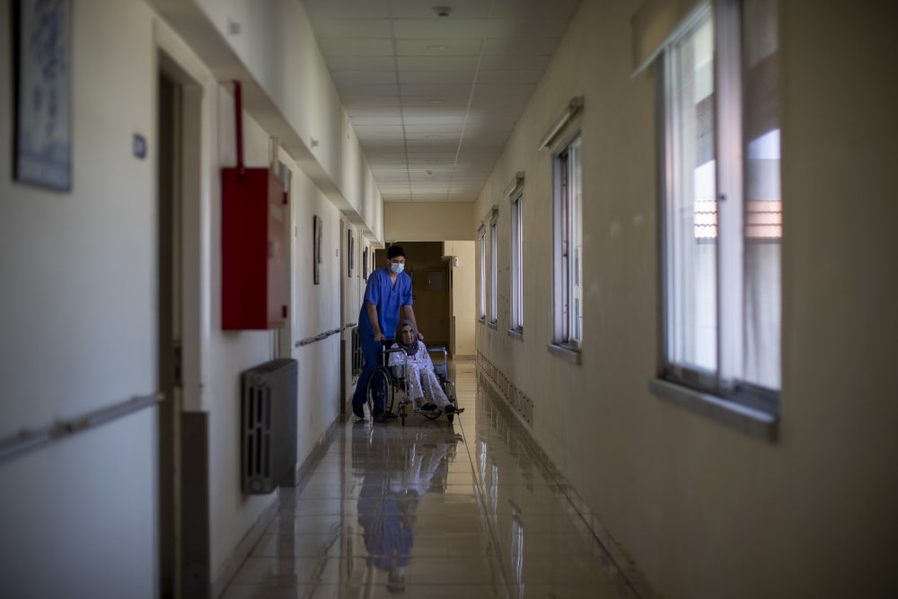 Lebanon_Invisible_Elderly_50112