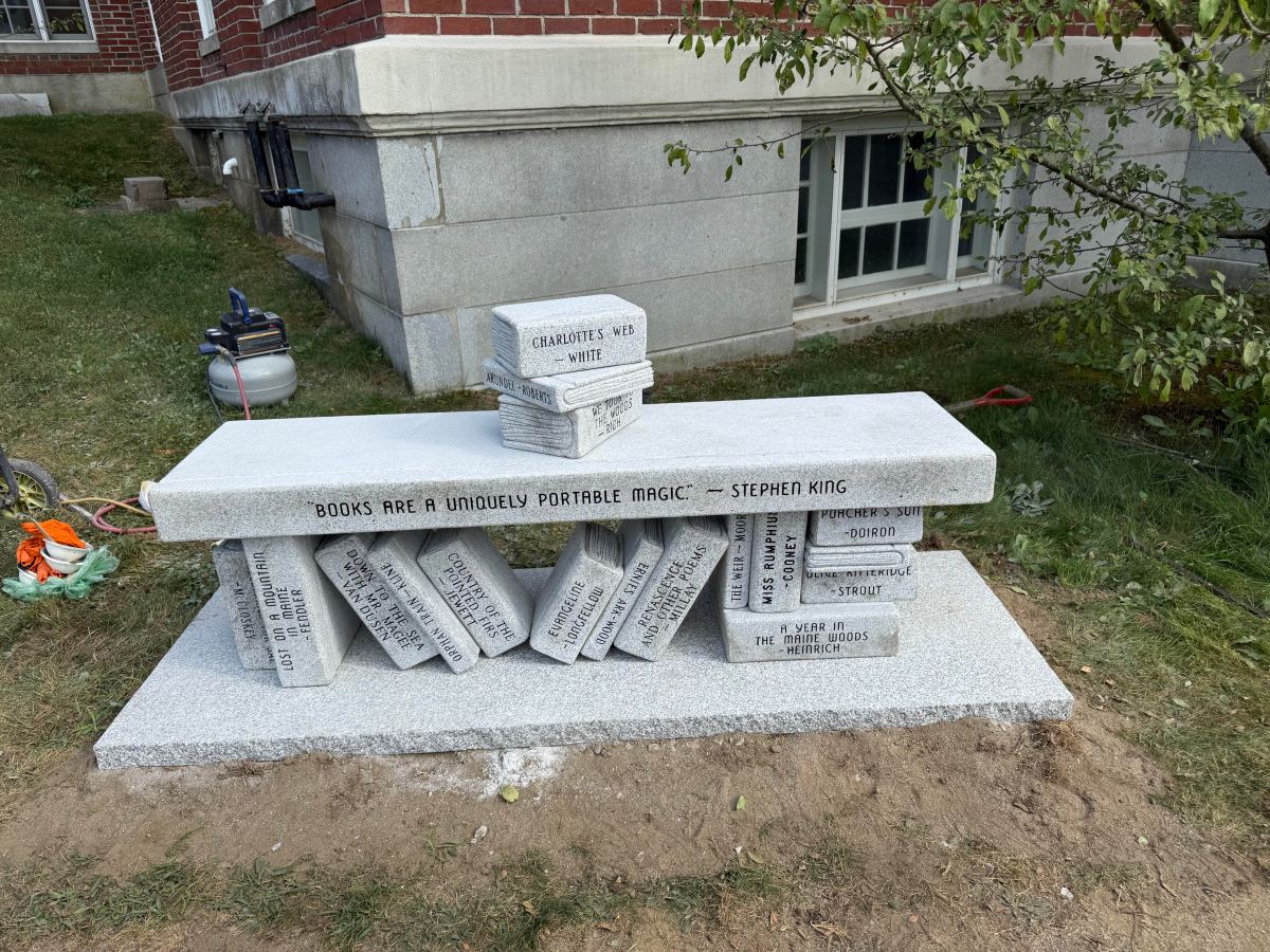 Jay library unveils Maine’s first book bench by artist Craig Gray